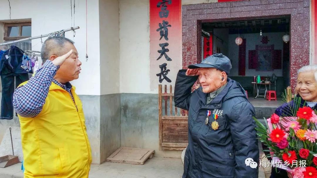 李建華與抗戰(zhàn)老兵的故事：為英雄盡孝道，為后世傳善行